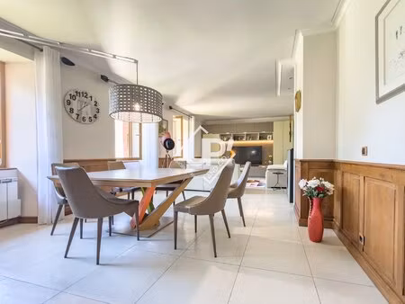 t4 de charme entièrement rénové au cœur du village