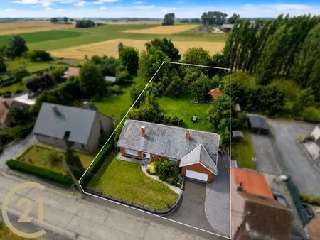 villa à vendre avec terrasse et jardin   lamain (vbe47541)