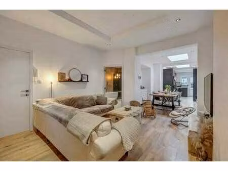 app rénové - 2 chambres et grande terrasse à molenbeek
