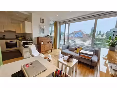superbe studio lumineux avec sa terrasse et parking