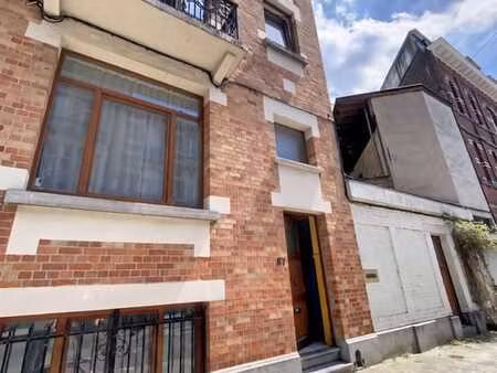 maison avec 2 logements  jardin  parking.
