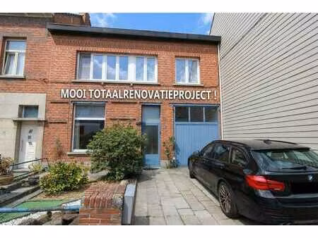volledig te renoveren woning met garage en parking