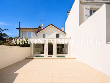 maison de luxe à vendre dans le quartier pasteur