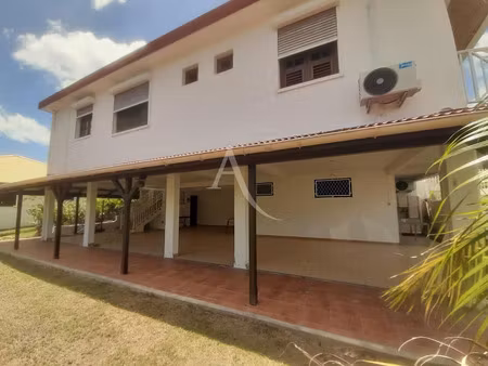 location meublée villa 4 pièces 89.54 m² à le carbet (97221)  1 690 €