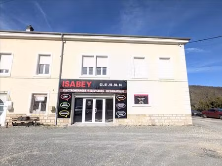 bavans-local professionnel/commercial avec 4 places de parking privatives
