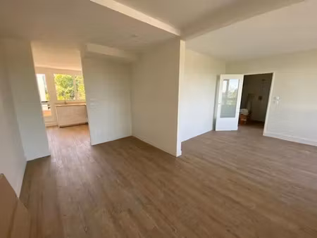 location appartement 4 pièces 82 m² à saint-genis-laval (69230)