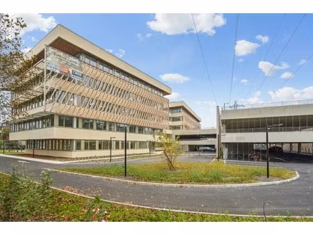 location bureaux 136 m² à 3 579 m²