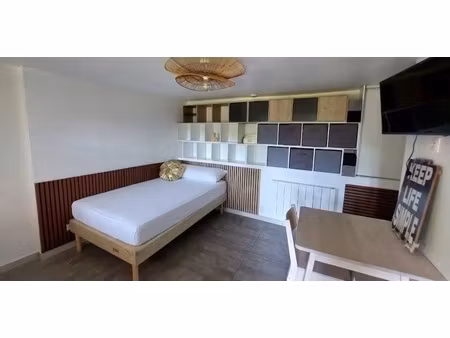 studio / 16m² / presles-courcelles (ligne h)