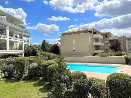 t3 residence de standing avec piscine - grande terrasse - v