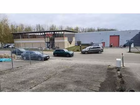entrepôt + bureaux et parking zoning nivelles