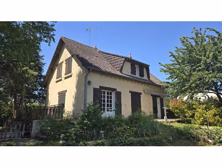 beaugency  pavillon familial 4 chambres avec sous-sol total