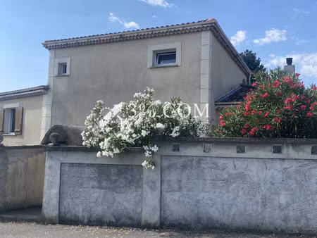 grande maison dans quartier pavillonnaire à proximité de val