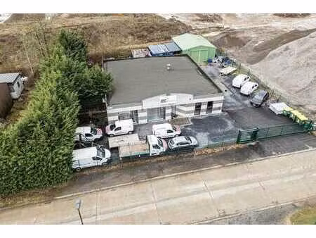 ensemble de bureaux avec entrepôt idéalement situé à berniss