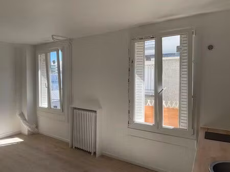 a louer - studio meublé de 24 m2 à aubervilliers