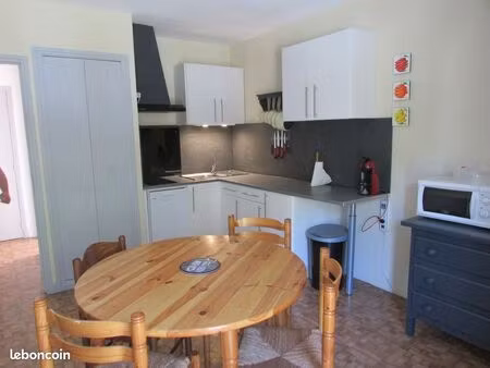 t2 meublé de 35 m² – location à l’année à ax-les-thermes