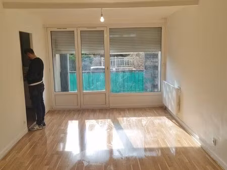 grand studio avec balcon - bois-colombes – 37 77 m²