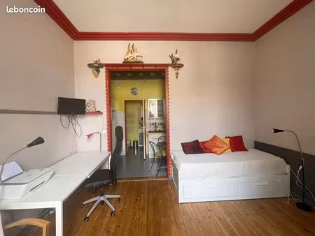 studio meuble 26 m2  653 + charges  pour etudiant(e)  proche transports