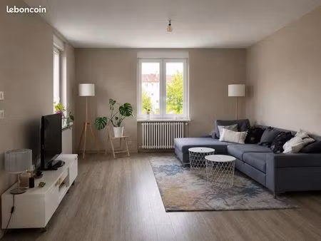 loue grand f3 2ème étage 100m2 avec terrasse