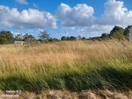 terrain 1 378 m² expiremont