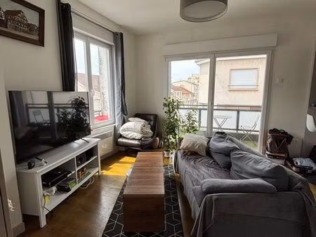 reims bel appartement excellent état secteur clemenceau avec terrasse
