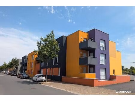 t2 lumineux avec terrasse  parking privé et proximité du tram – bouguenais les couëts