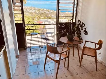 sous-location – studio meublé avec varangue  vue mer & parking privé – saint-gilles-les-ba