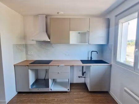 t3 rénové avec terrasse de 20 m2