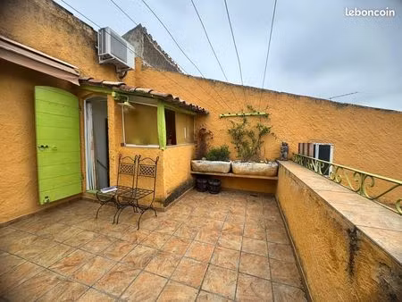 jouques maison de village avec terrasse