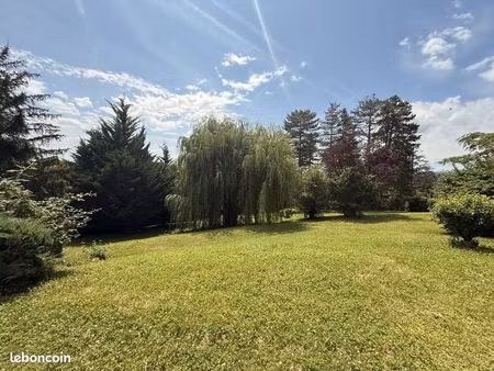 terrain à bâtir de 1532 m² à charbonnieres-les-bains (69)
