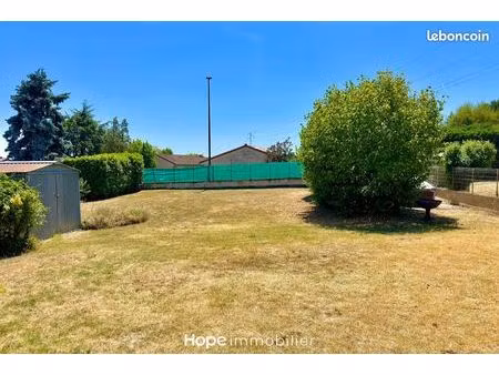 terrain 4 pièces 330 m²