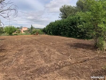 terrain 1 250 m² trets
