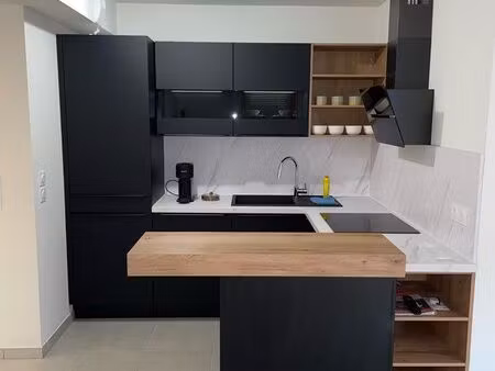 t2 avec parking privé + balcon plein sud -tram t9- villeurbanne