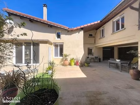 maison 8 pièces 188 m²