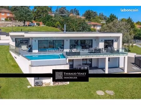 villa 7 pièces 258 m²