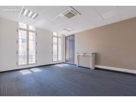 bureau 123 m²