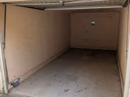garage fermé à louer – résidence loubassane – aix-en-provence