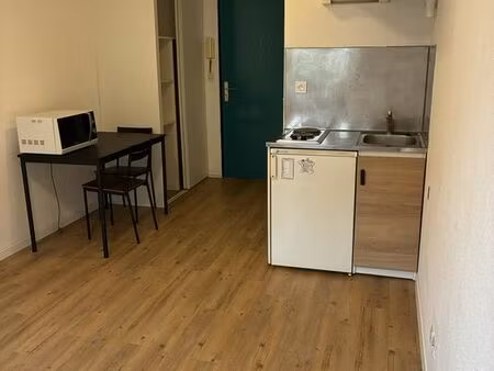 ? agréable studio – lyon 8 (montplaisir) – proche écoles - 50 mètres transports en commun