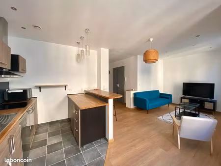 t3 rénové et meublé de 60m2 avec clim