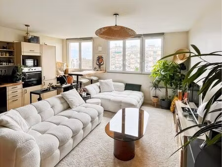 t2 meublé haut de gamme – 43 5 m² – dernier étage avec ascenseur – bail 6 mois renouvelabl