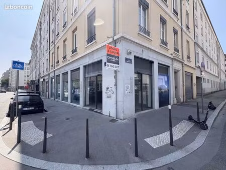 local commercial 111 m²