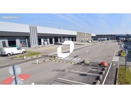 local logistique 12 858 m²
