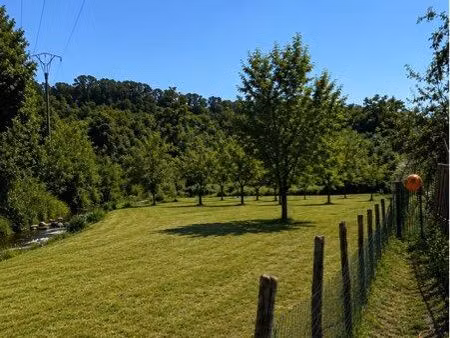 terrain de loisirs exceptionnel – rivière – verger