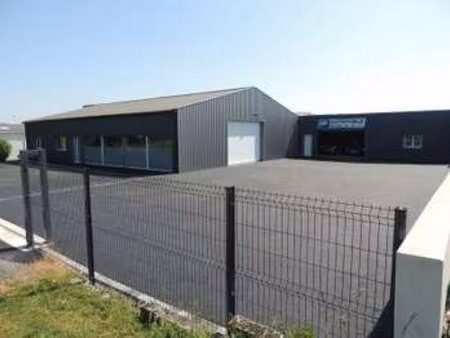 vente bureaux et commerces à cholet (49300) : à vendre / cholet