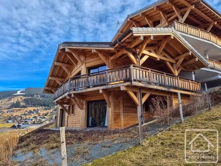 un chalet mitoyen moderne dans un excellent emplacement non loin du centre de châ