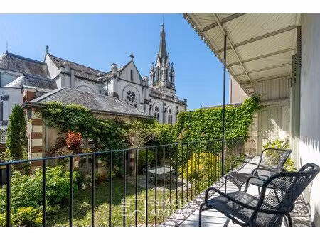 somptueux hôtel particulier et son jardin de charme en centre ville