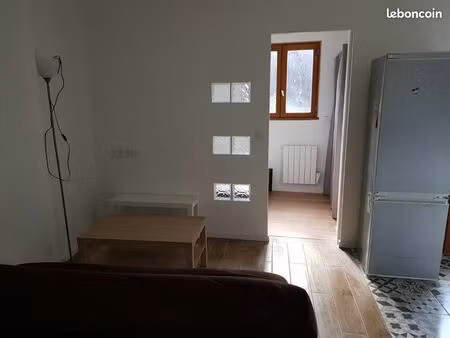 studio bis■a louer belle appartement meublé au centre ville proche gare ■composé d'un salo