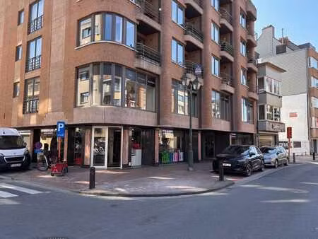 espace commercial d’angle à vendre à knokke