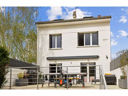 chatou - maison de 178 m² - 6 chambres - sous sol total - terrain 322 m²- proche ecoles et