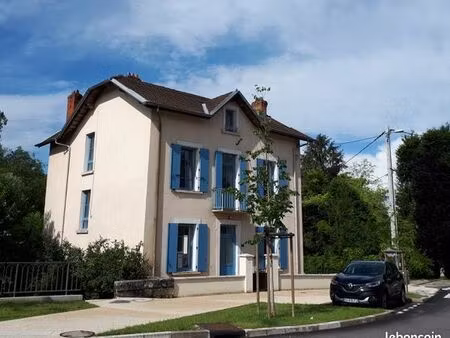 maison de ville en location avec jardin 8 pièces centre poncin