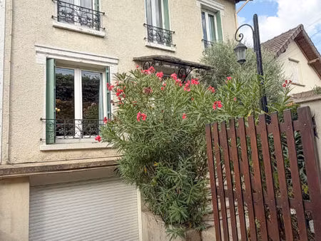 maison 4 pièces - 82 m² - 3 chambres + possibilité d'une 4ème - hyper centre-ville de vill
